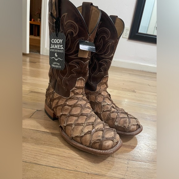 Selling some fish skin boots
